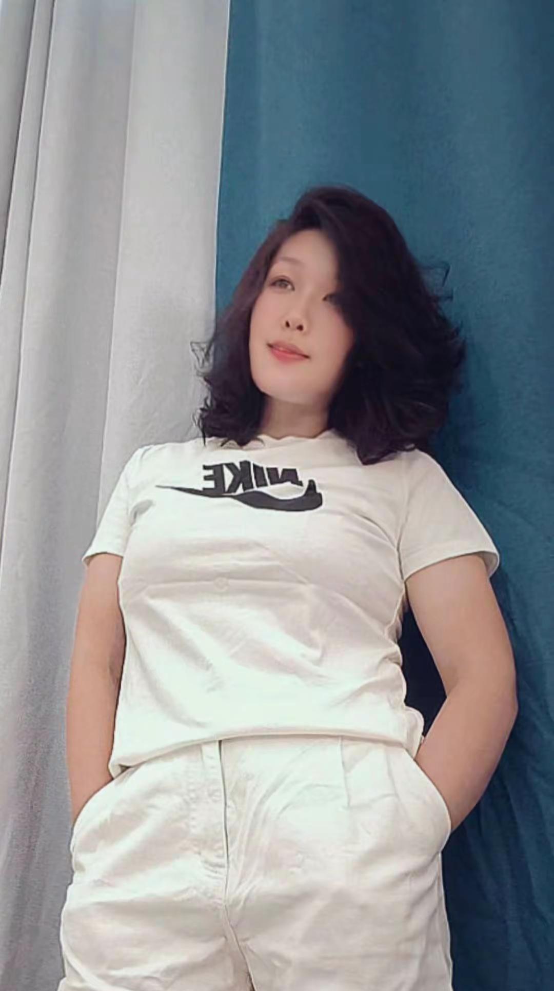 无论到哪个年纪，都要给自己一份从容，学会看淡得失，懂得聚散随缘， 凡事顺其自然，