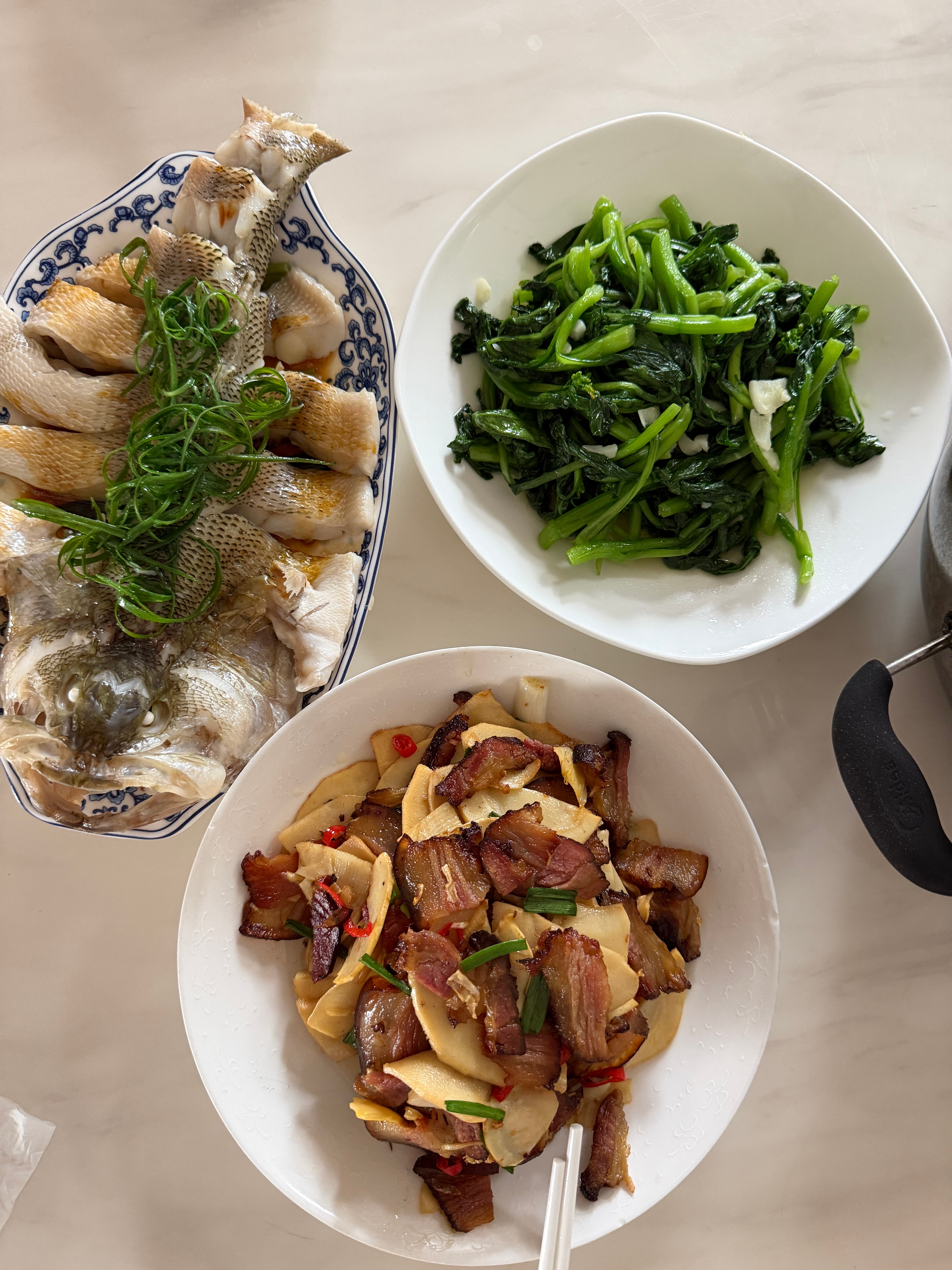 又到了吃笋的季节，腊肉炒笋走起。 