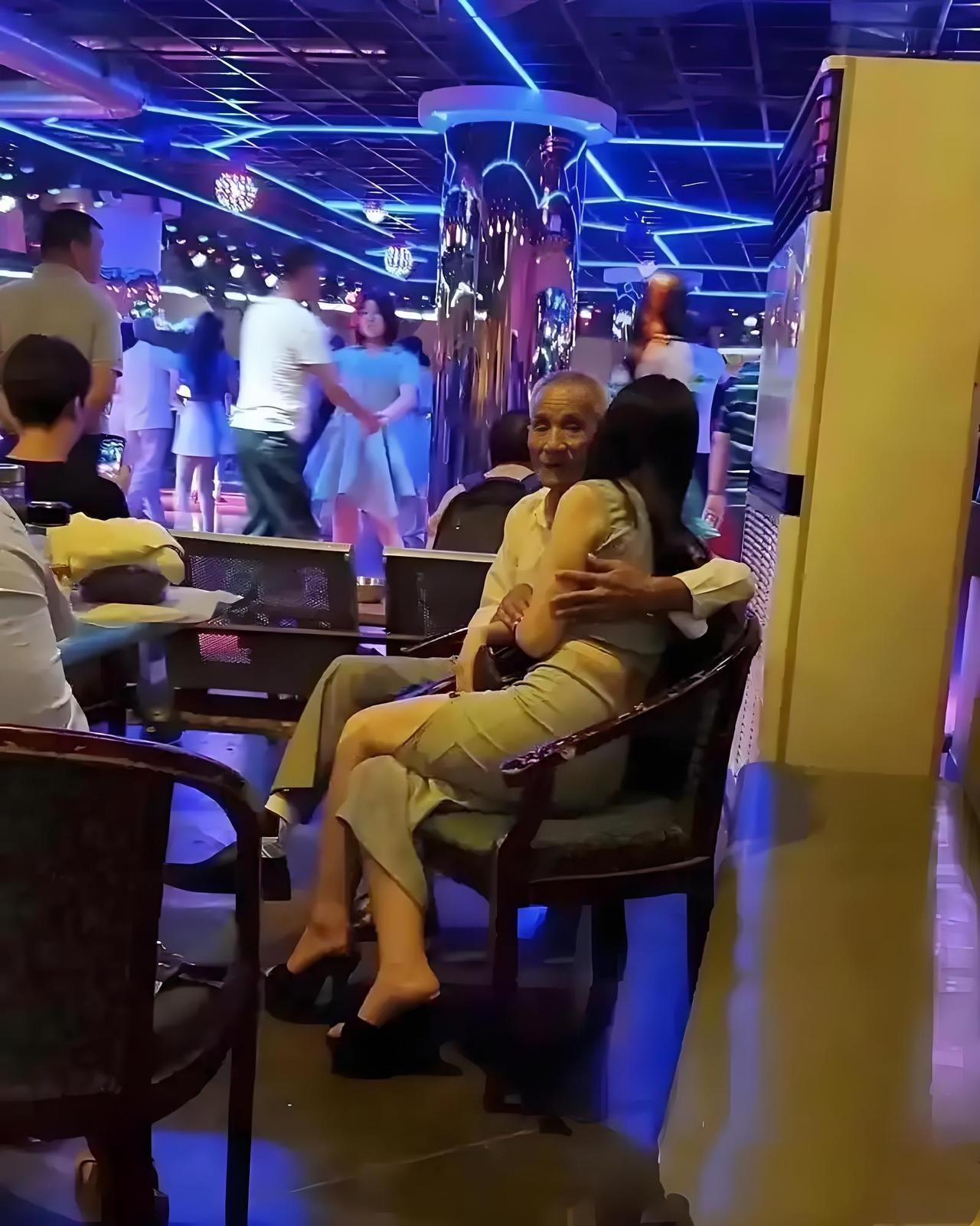 上联：酒里忧愁少
下联：怀中软玉娇
求横批？