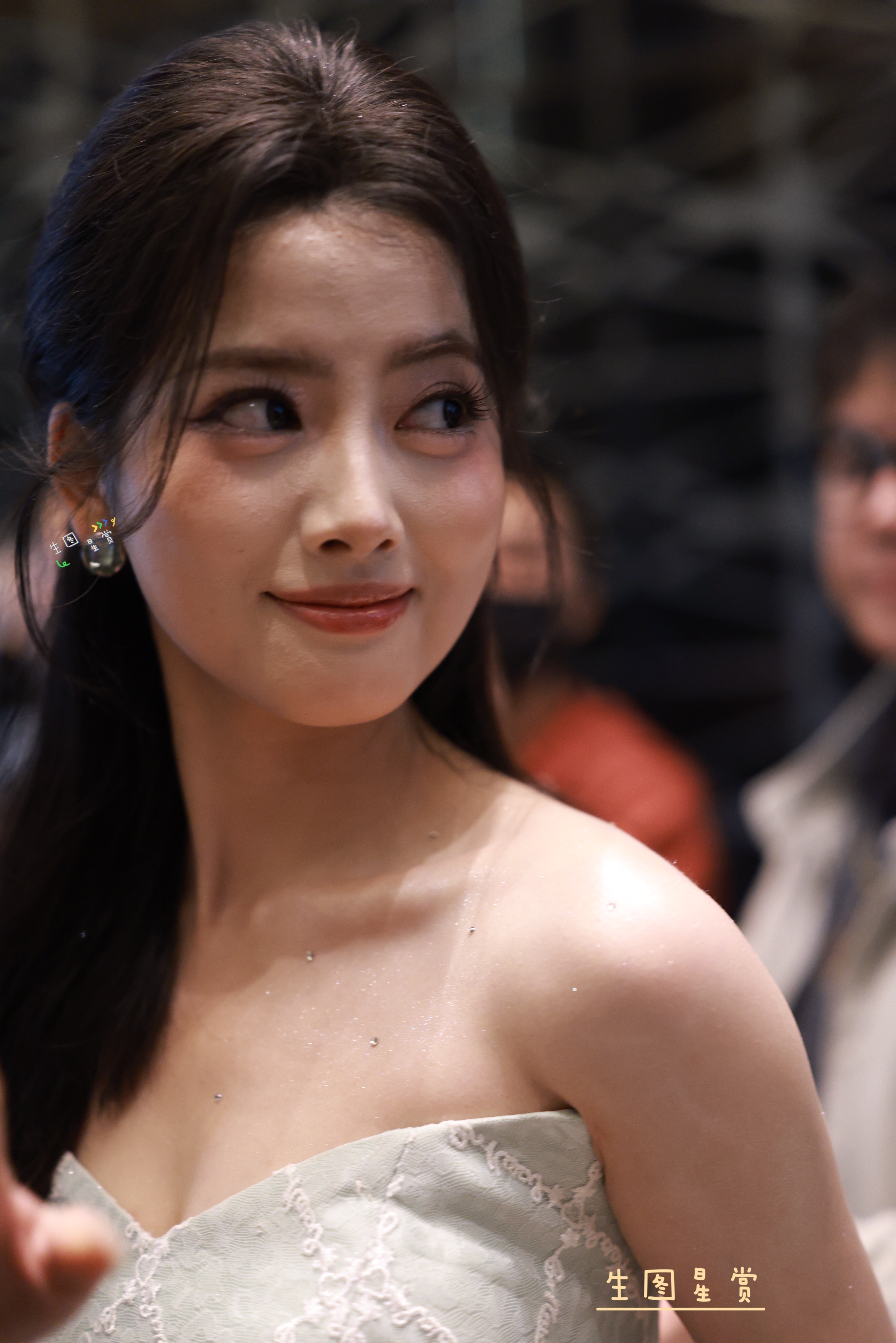 短剧演员剧查查之夜 上班生图 