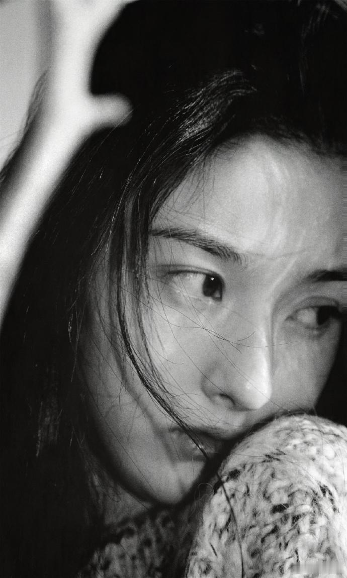 宋祖儿素颜写真宋祖儿缓存沿途的风景宋祖儿素颜写真九宫格 宋祖儿素颜也太能打了，干