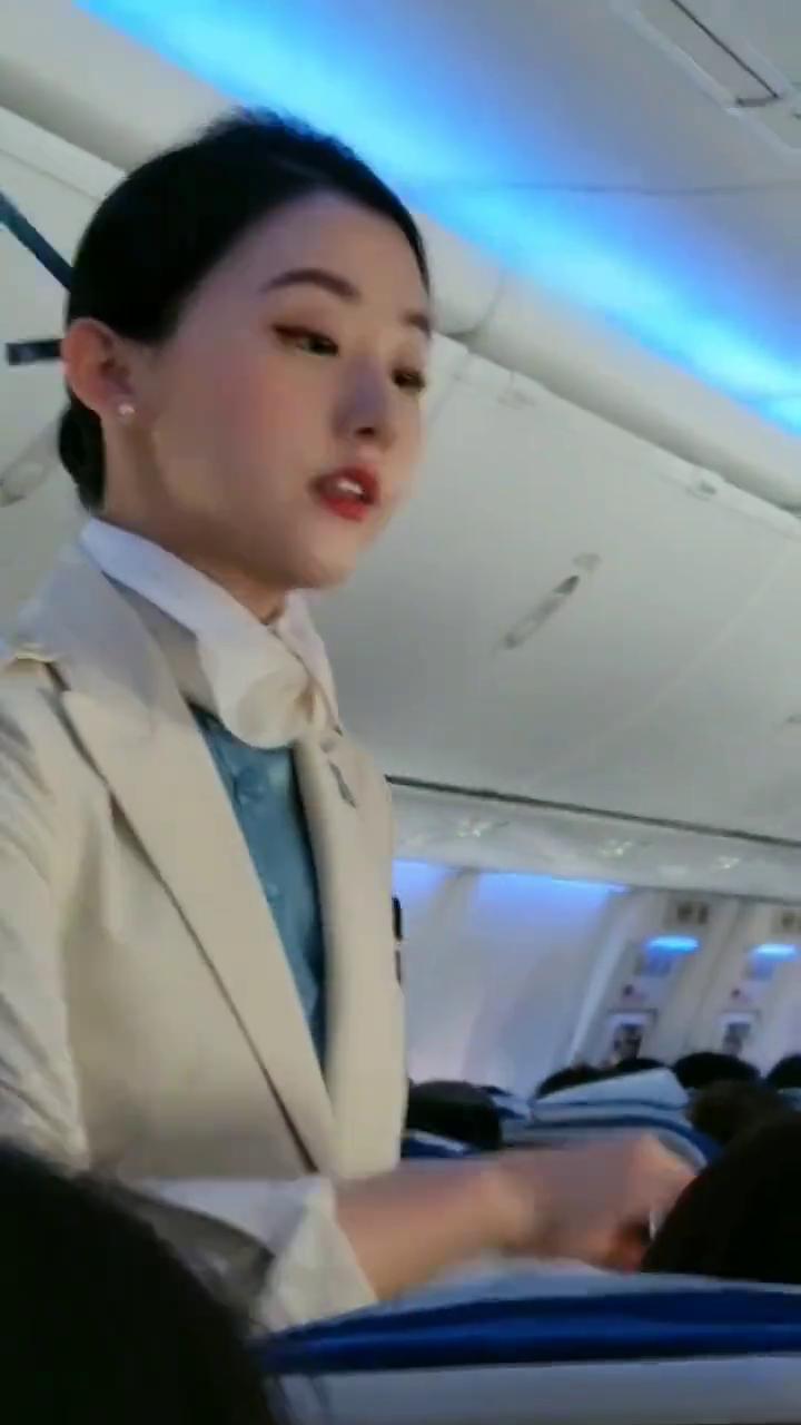 韩国空姐。
destinate your book，we expect to d