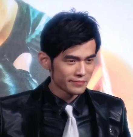 明眼人都能看出来，

华语乐坛这些年，

能拿出2000万做一支MV的，可能就只