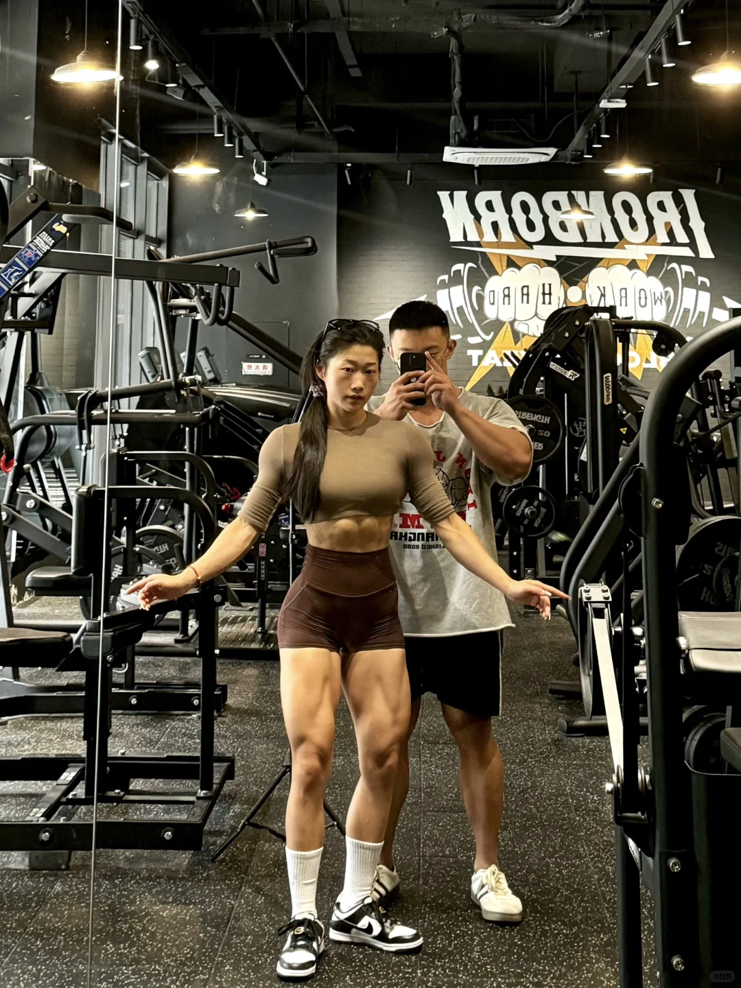 以前总在后面为他拍照现在我是主角
