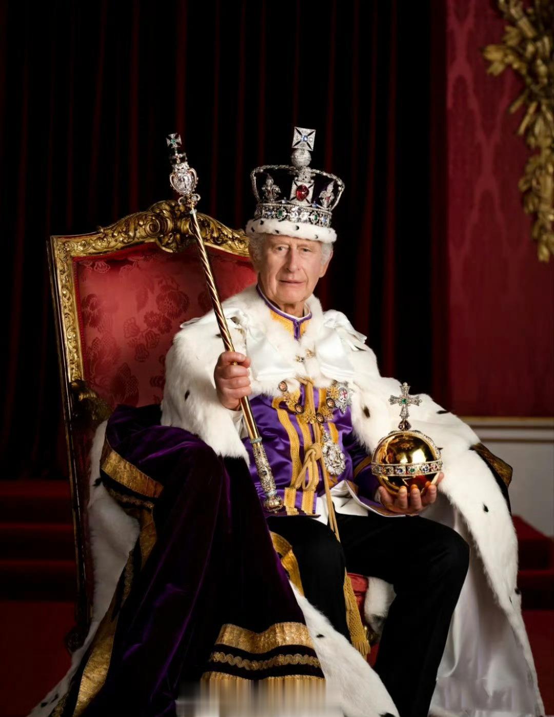 英国国王查尔斯登基照，他一身的行头，没有一样是出自英国。都是存大英博物馆，牠们的