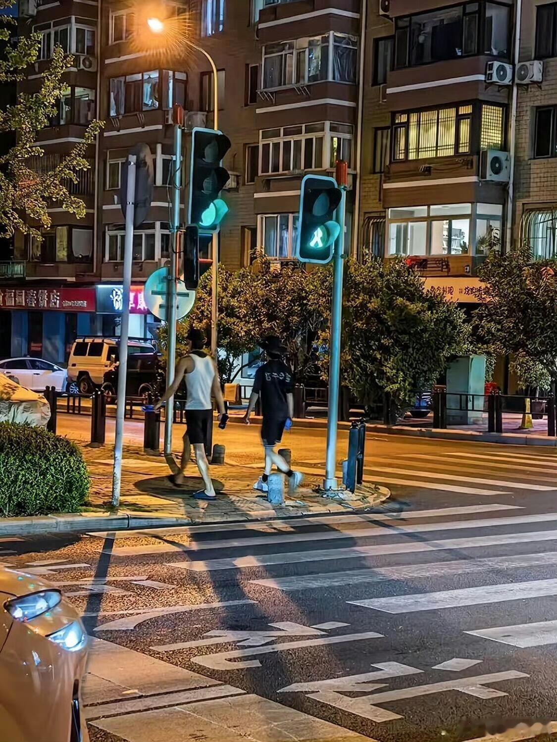 全伊伦照片是宋威龙拍的吗网友偶遇宋威龙和全伊伦跑步👀有人在大连偶遇宋威龙和全伊