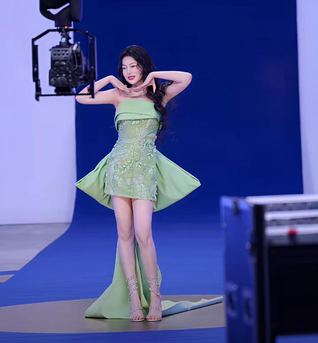 小沈阳的宝贝女儿又出来了。看看怎么样？
      最近，小沈阳的宝贝女儿，沈佳