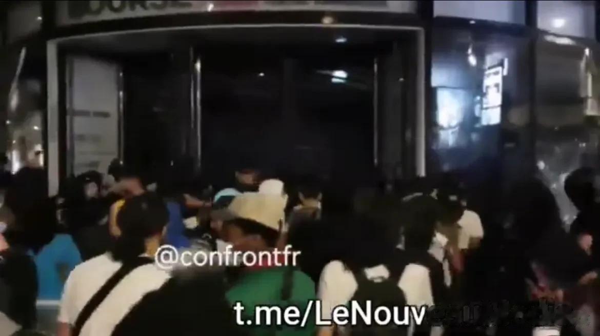 法国的暴乱者在昨晚试图冲击法国马赛中央证券交易所。最后发现，这只是一个名字叫做证