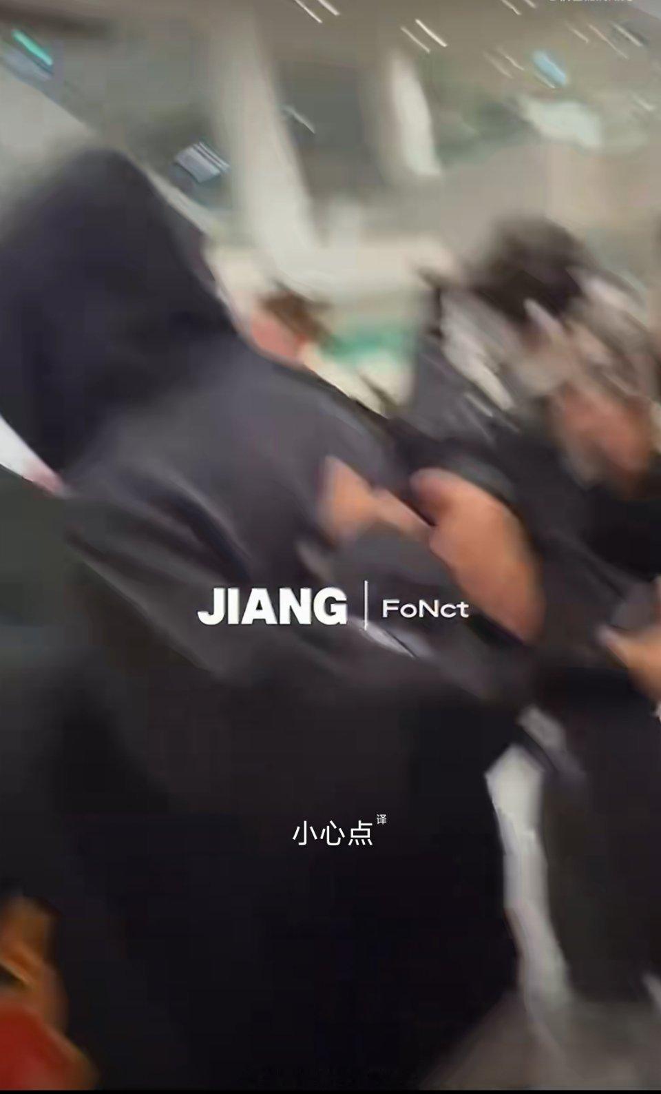 李楷灿被贴脸骂 要不是有保镖，早被揍了