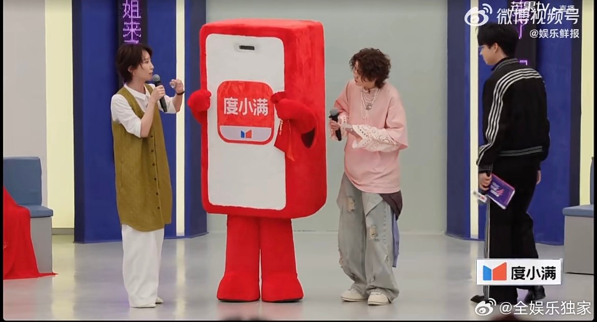 王濛乘风直播学谢楠播音腔一秒切换播音频道，王濛这模仿力和表现力，不愧是全能濛主。