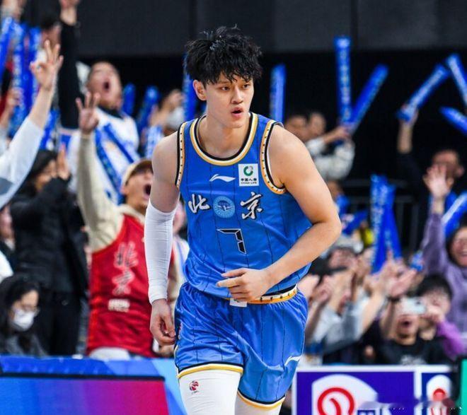 广东男篮赛季首败  刚结束的一场CBA常规赛，广东客场74-105不敌北京。本场