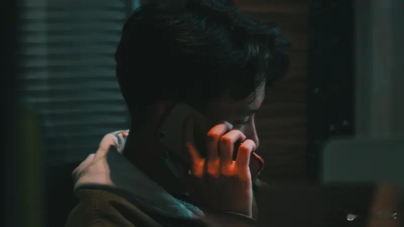 有人背后算计了你，表面上再给你几颗糖吃，装作一副好人的样子，你还因此十分感恩，对