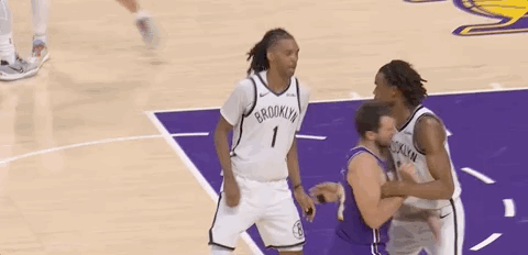 今日湖人与篮网比赛第三节，东契奇与扎威起了一点小冲突，双方都吃到了一次技术犯规。