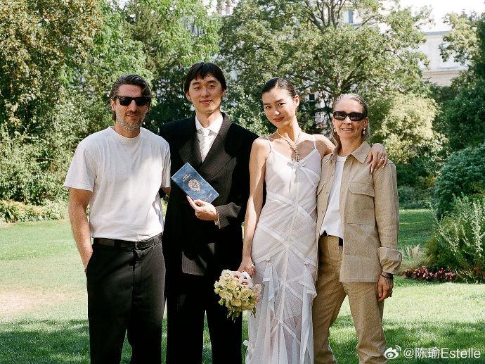 陈瑜晒婚纱照宣布和林子濠结婚，一句“把对未来的所有美好想象，都签上了你的名字”，