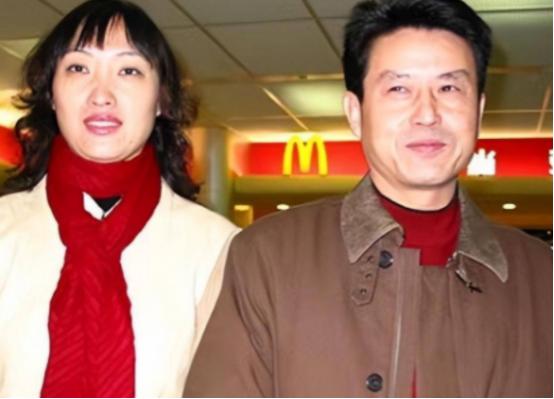 1992年陈忠和的第一任妻子因被卷入火车下不幸而亡，3年后，陈忠和娶小自己11岁