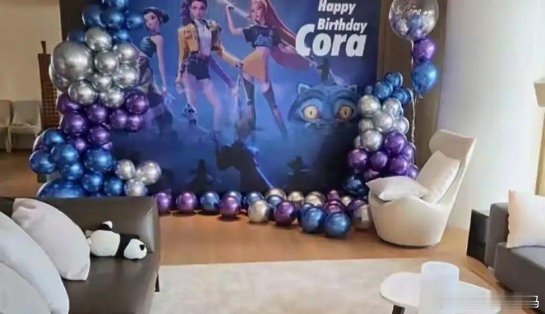 郭碧婷给女儿办生日，几百块城堡+普通点心，这才是真富养 ​​​