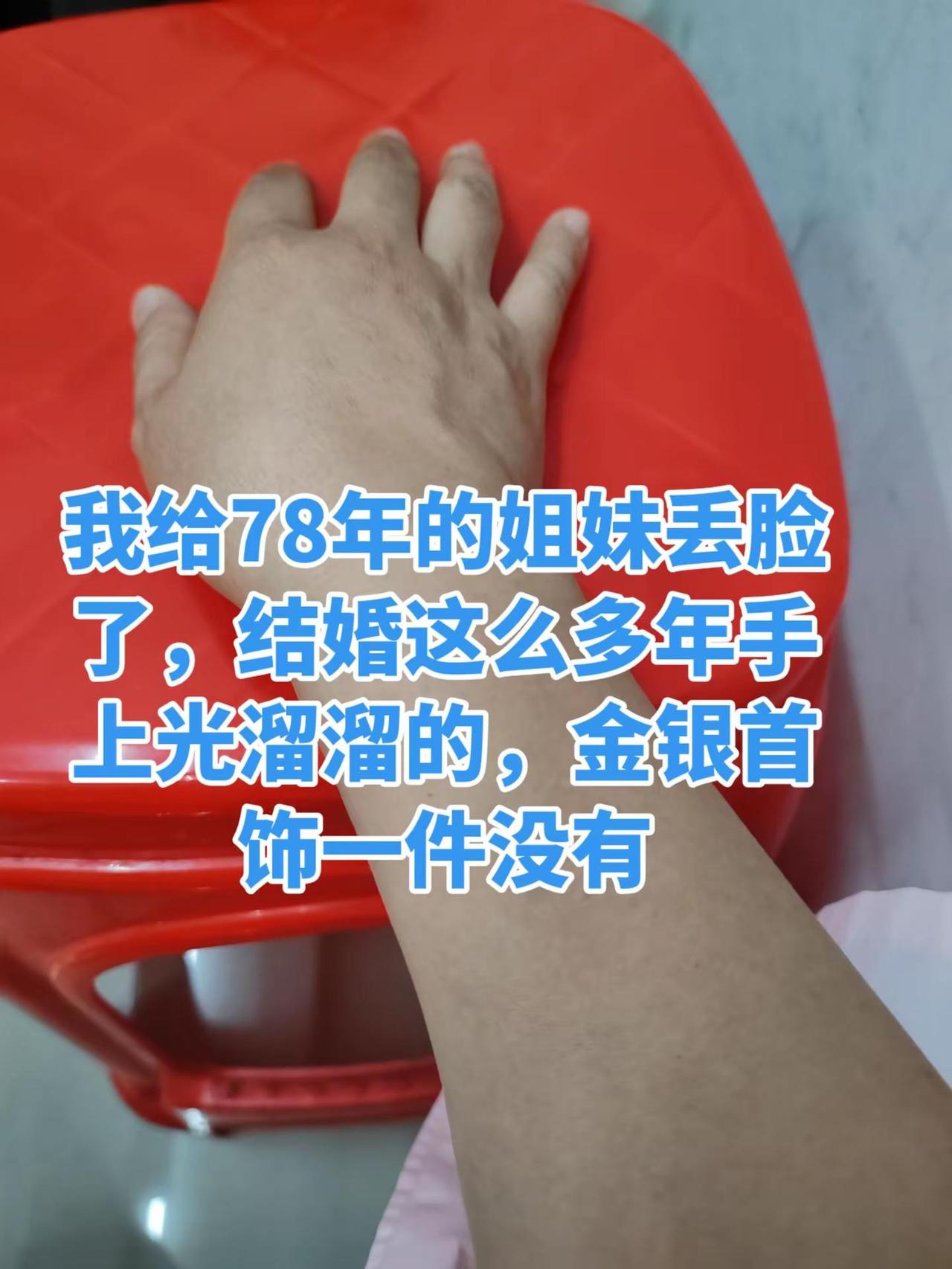 手上除了橡皮筋啥都没有