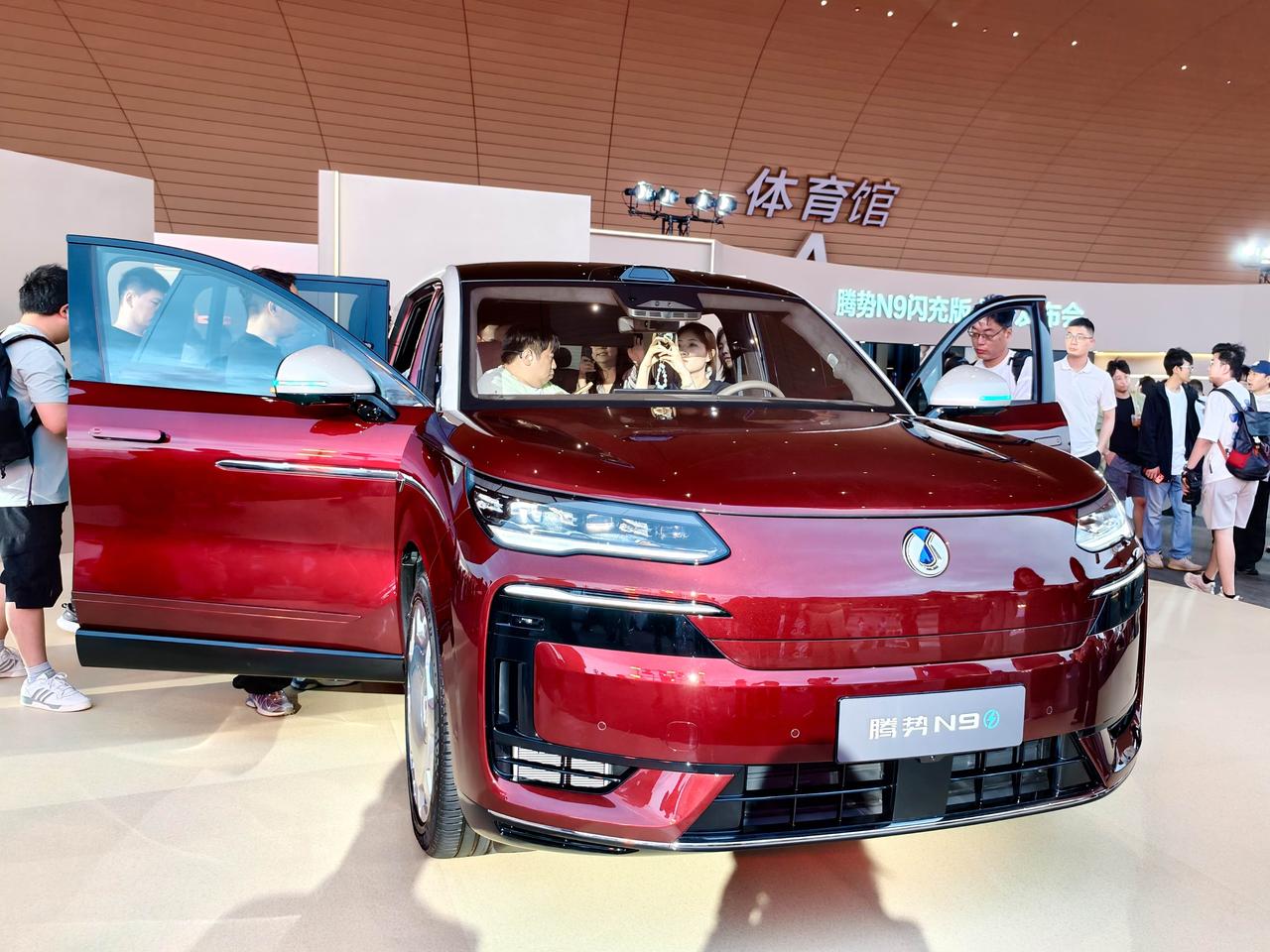 挺好，截至目前腾势已经卖了50万台车了，成交均价超过36万。今晚来看看腾势N9闪