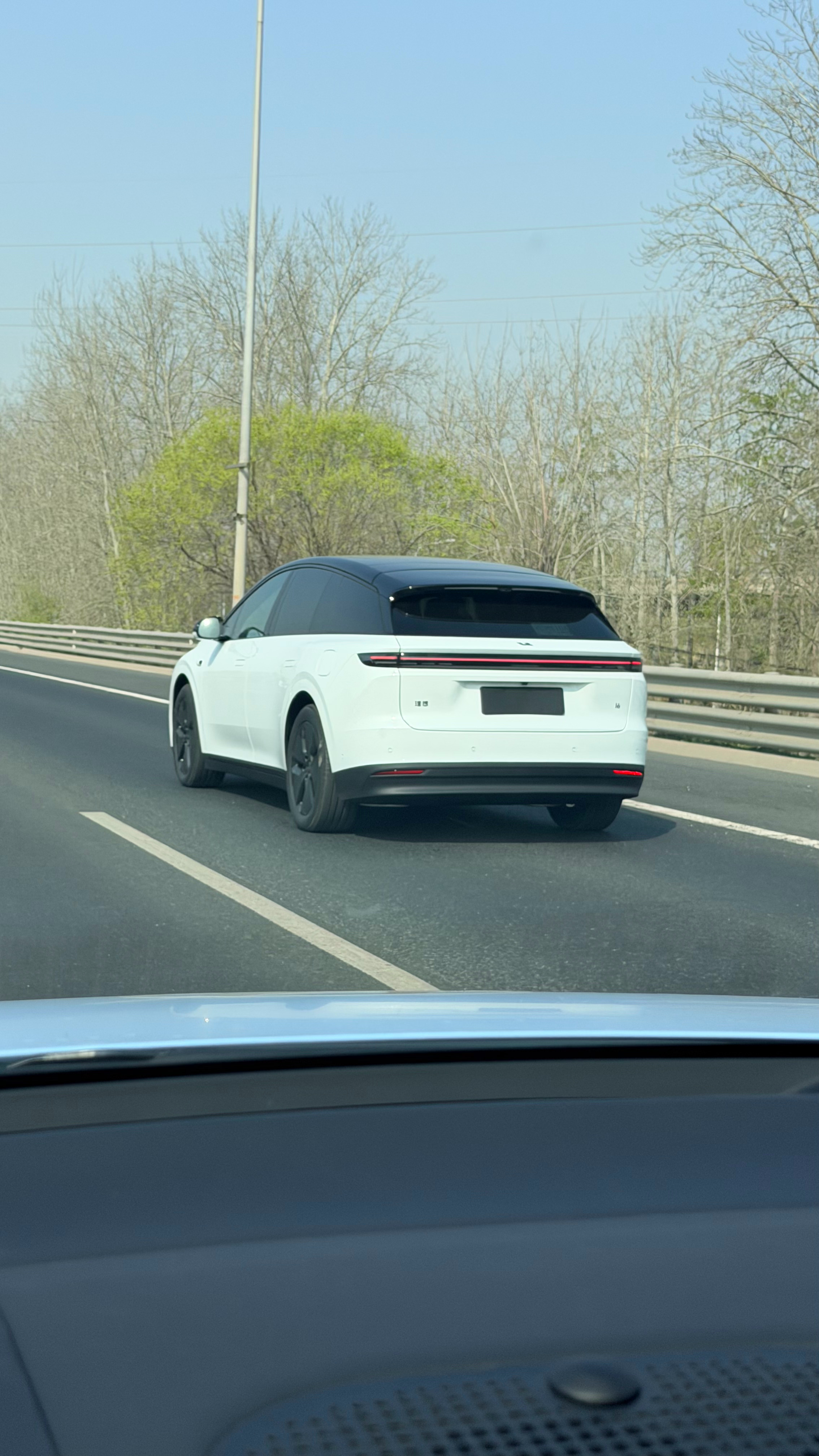 理想i6第10万辆下线，值得庆贺。如果不是产能问题，这个时间可能会缩短不少。确实