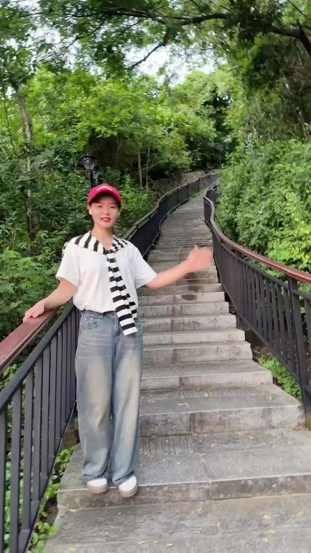 大树会拥抱每一个抬头的人🧗