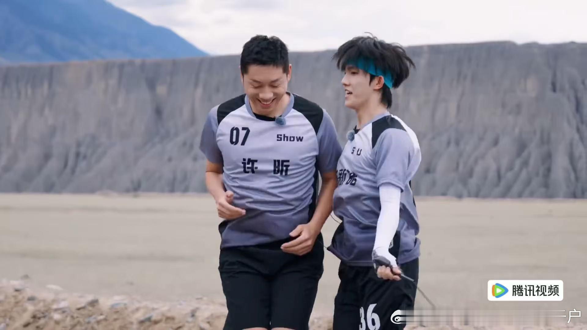 苏新皓许昕配合默契苏新皓许昕双人跳绳一路向海的少年双人跳绳本身就很考验两个人的同