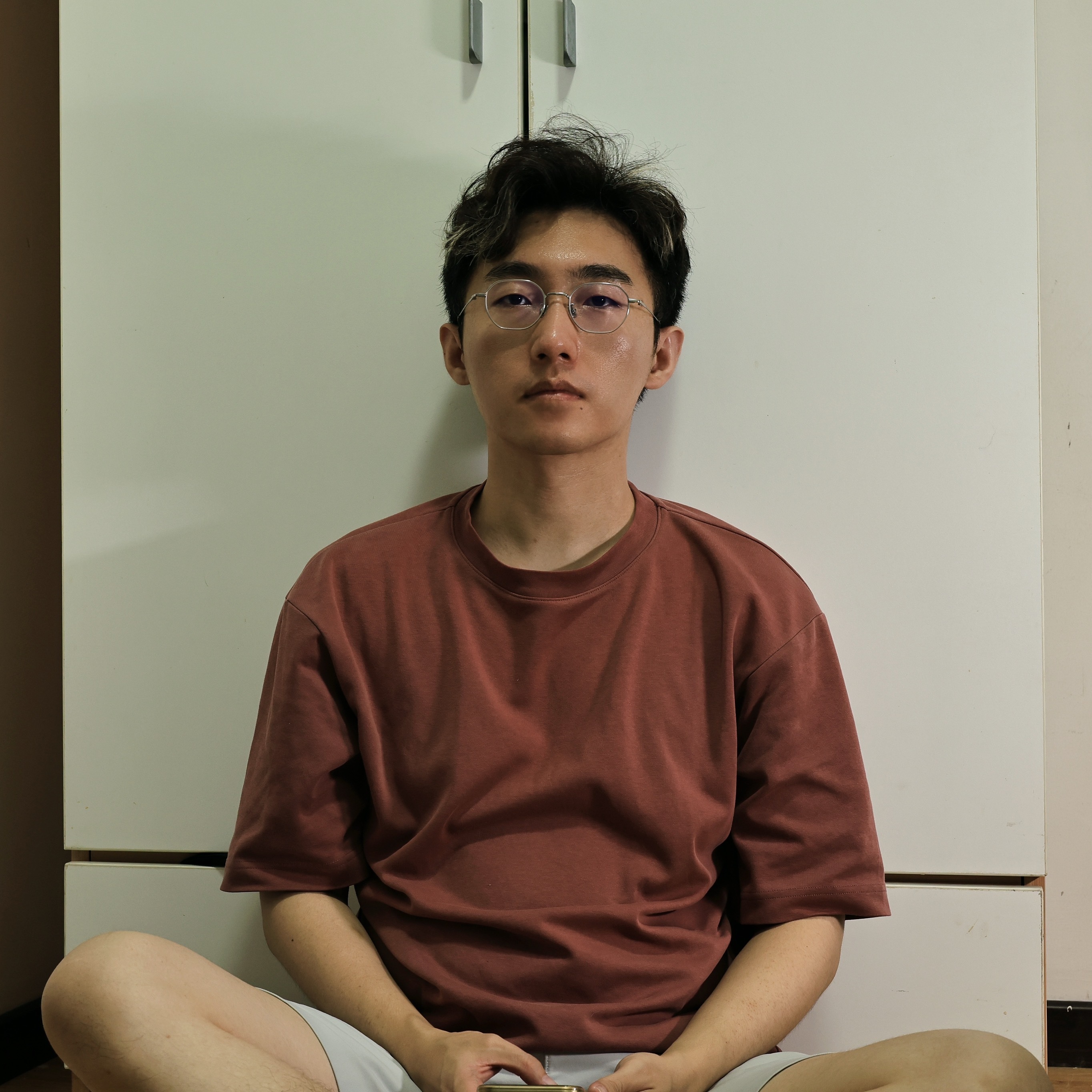今天二十九岁了，并没有什么惊喜。只知道椎间盘突出了 再做不了剧烈运动只知道抑郁焦