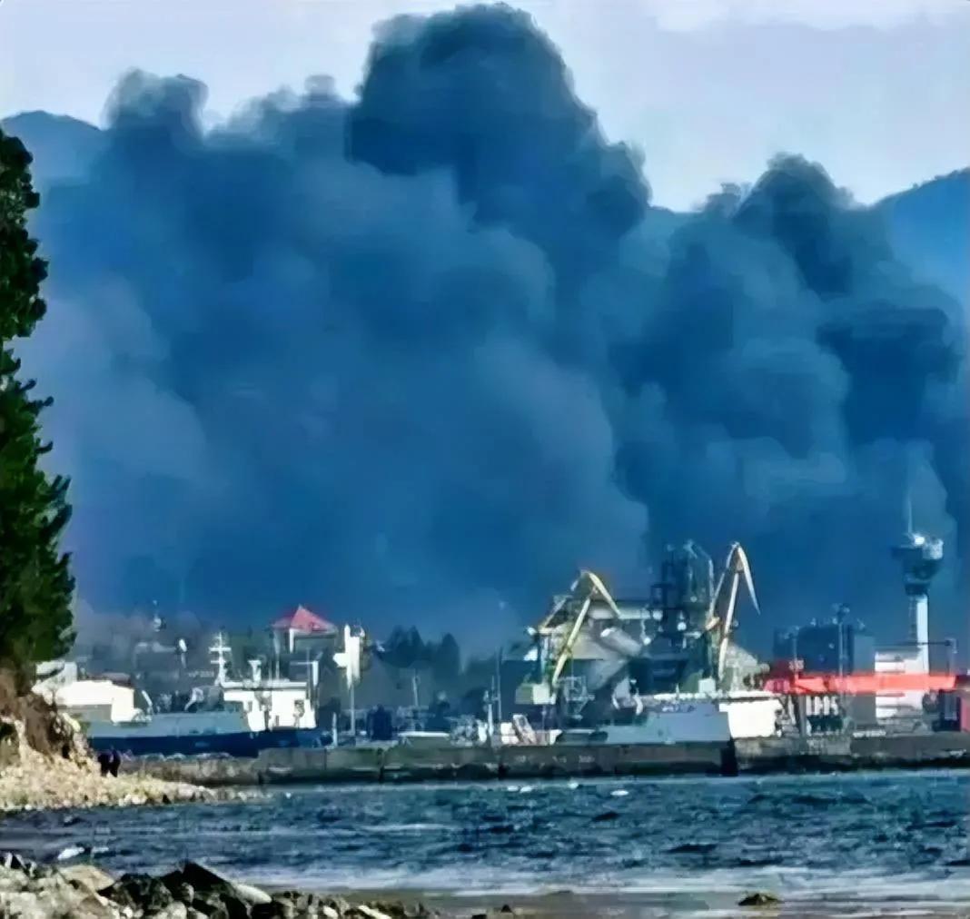 全球抢油抢破头，俄罗斯却禁汽油出口？理由：不可抗力！
 
真的要被这波能源局势笑