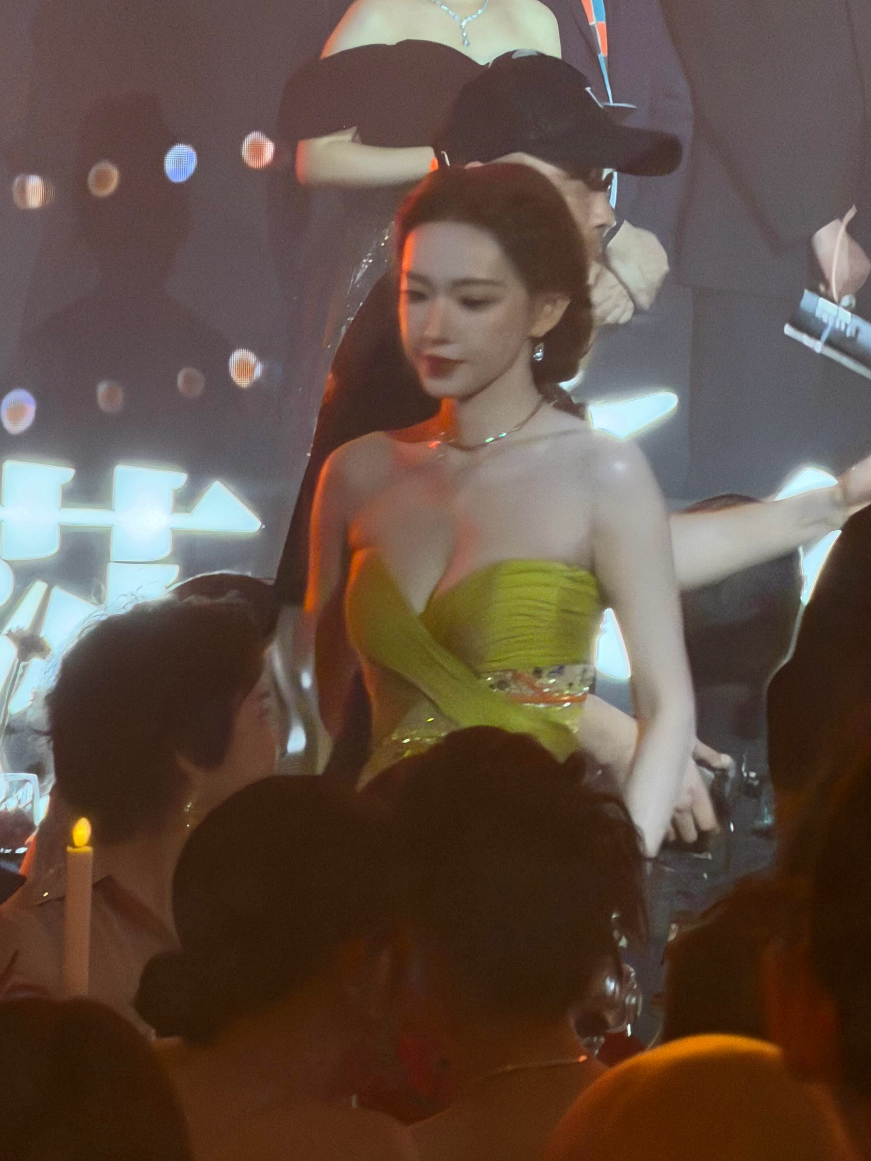 程潇红毯潇潇太美啦恭喜程潇获奖🏆 