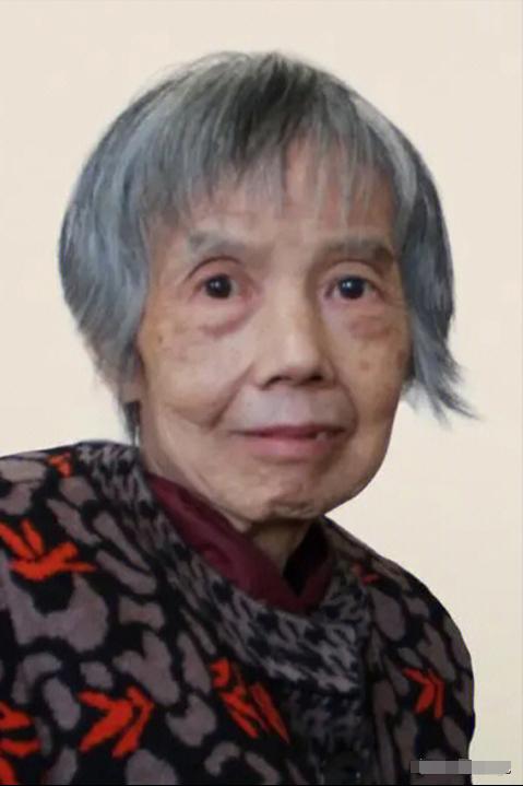 1984年，黄令仪收到通知：停止集成电路和芯片的研发，她冲进办公室大喊：＂不能停
