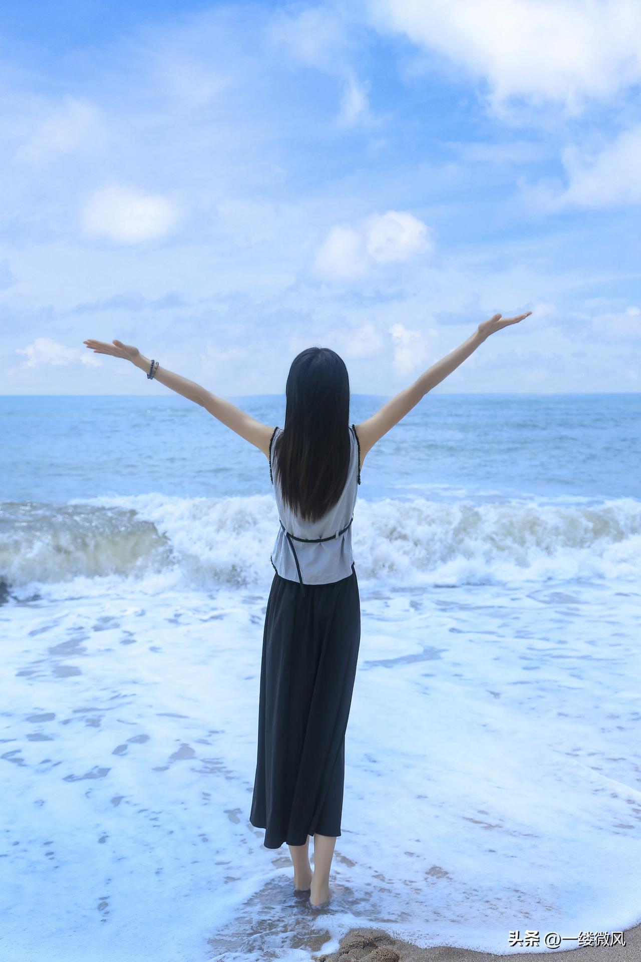 到惠州的海边游玩，在沙滩上有个专业摄影师给我随意抓拍了一张照片，给我看了觉得还不