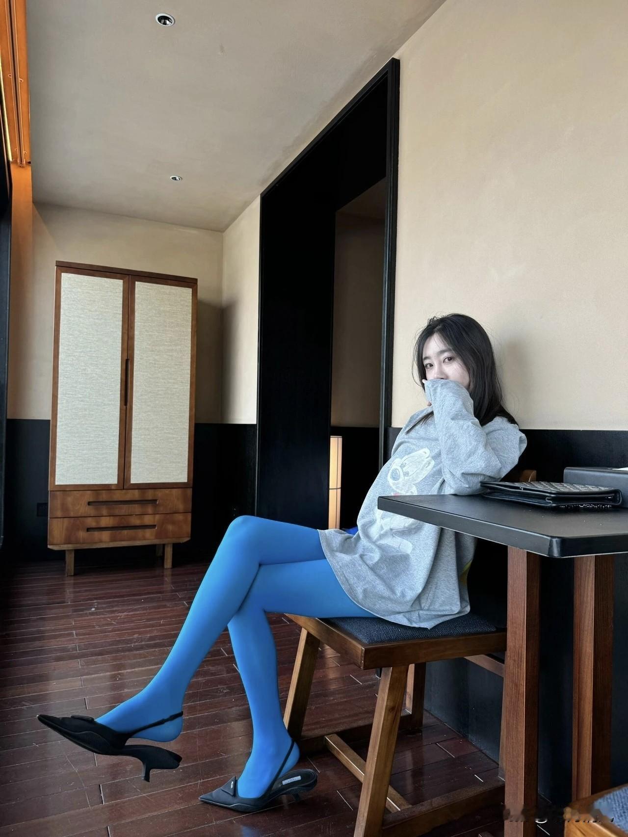 你说这是阿凡达？哈哈，这可不是电影里的蓝皮肤外星人，而是我最近发现的一个穿搭“作