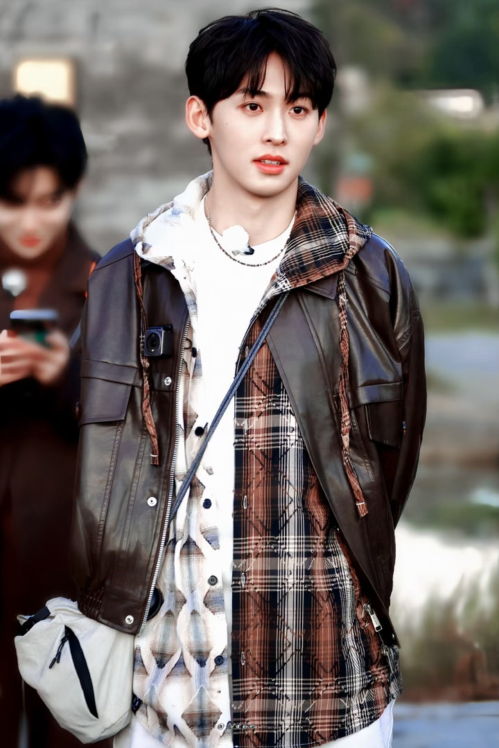 唐九洲是懂拿捏老板的想申请下一张专辑的经费，唐九洲这波操作堪称教科书级别。开口不