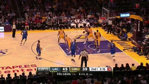 13年前，克劳福德差点晃趴阿泰。 