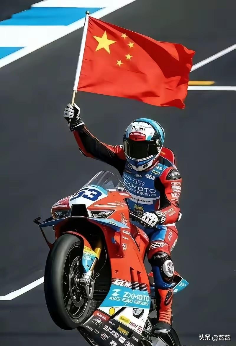 看过张雪和瓦伦丁的诸多采访，最让我感到惊讶的是，这俩人竟然没夸过自己一句话：
​