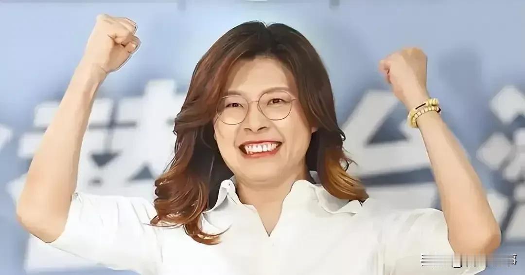 郑丽文先猛批柯文哲，然后握手言和……！
    郑丽文是个人才、战将，在立法机构
