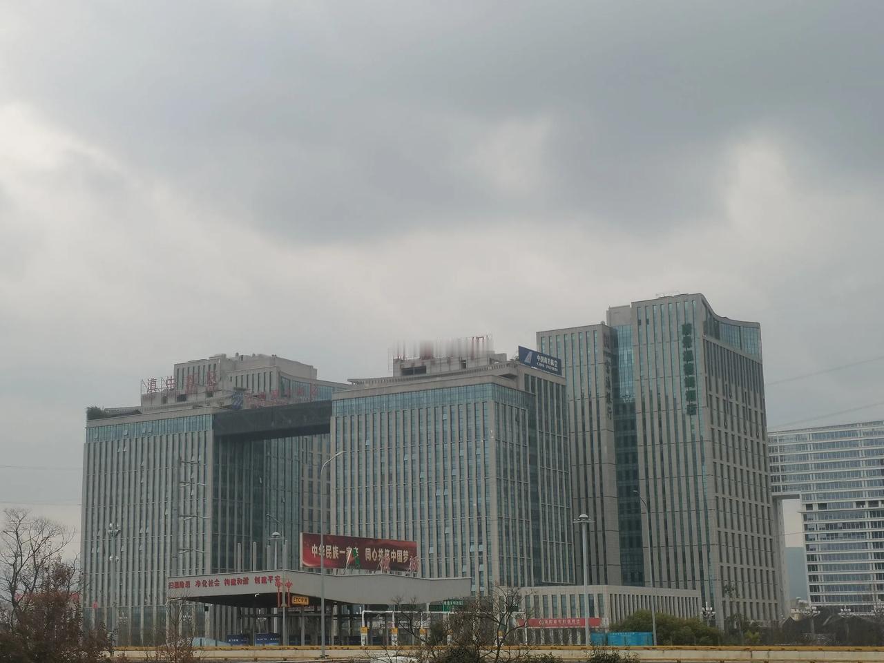 官渡区大板桥镇成功升级为街道后感觉变化不大，如果都像这一块还好，但是就有这么漂亮