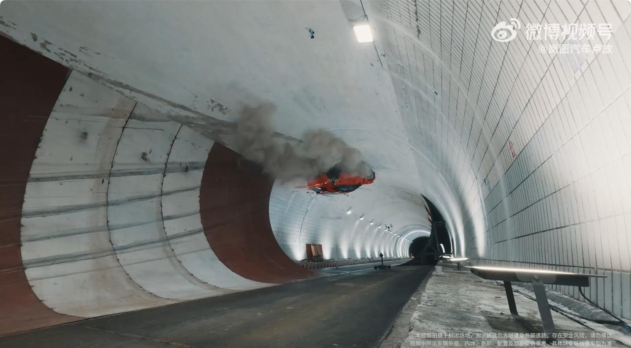 卧槽，中国人真能飞，岚图FUV完成隧道360°飞行挑战，6666666[不愧是你