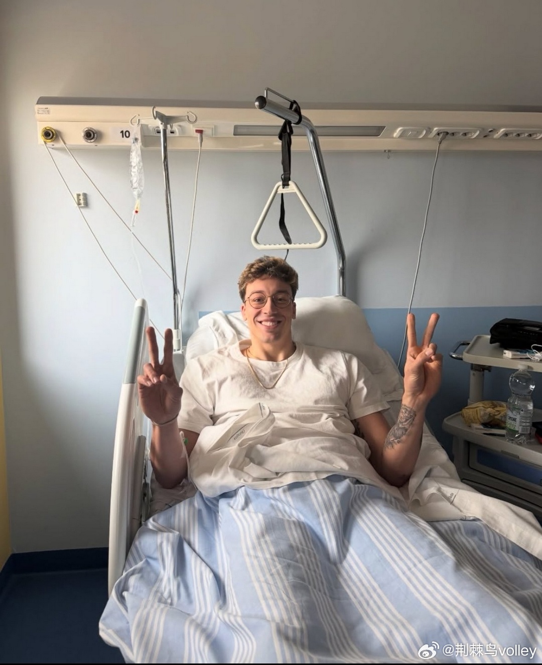雷奇内宣布自己的跟腱手术成功完成。“除了新肌腱外，医生们还额外赠送了我一份‘小腿