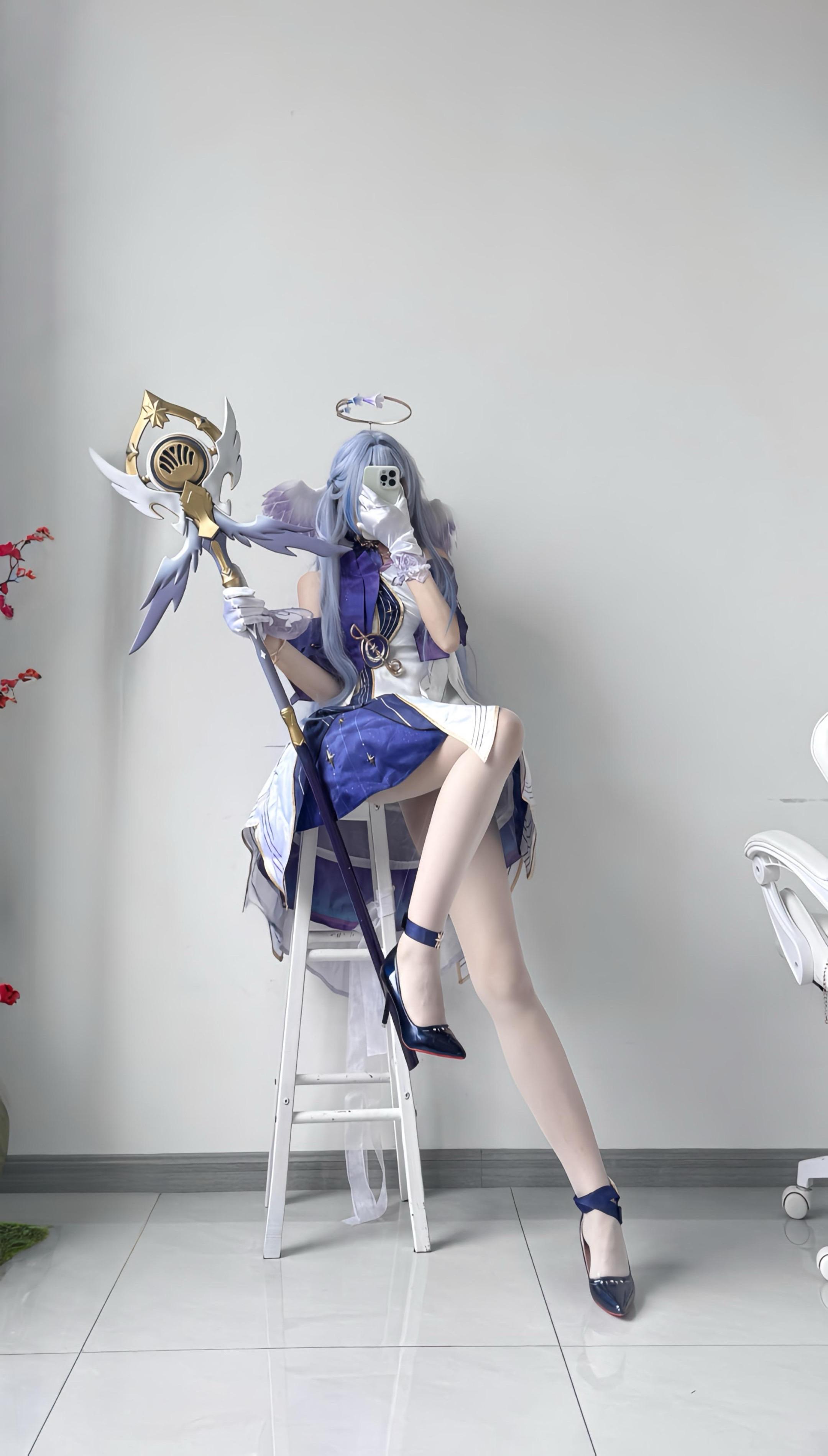 问你在干嘛，你问我能不能别烦你。，你居然询问我意见，态度真好，真喜欢你