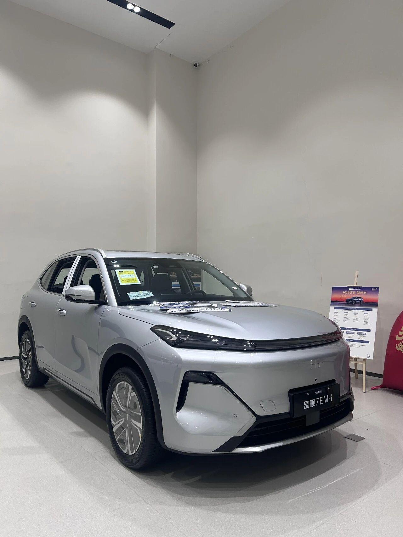 谁还没被吉利银河星舰圈粉我都会伤心的OK？外观高级又耐看，线条流畅超有气场， 开