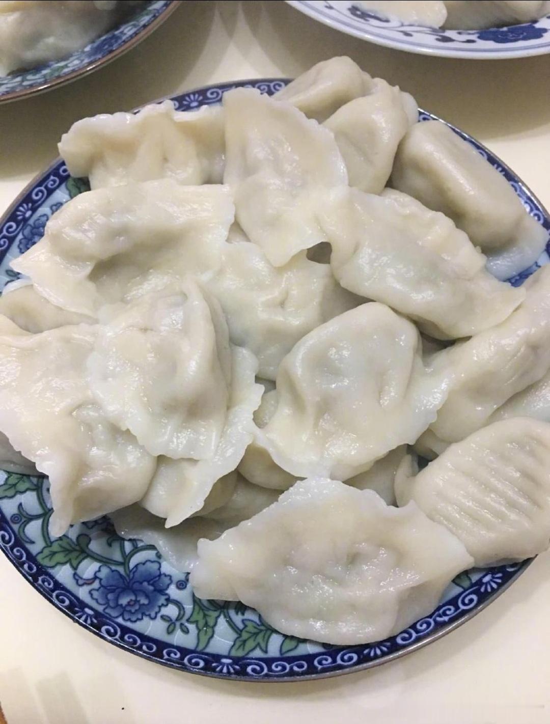 44岁2胎宝妈创业卖饺子月入百万 44岁二孩宝妈凭家传手艺创业卖饺子，借短视频引