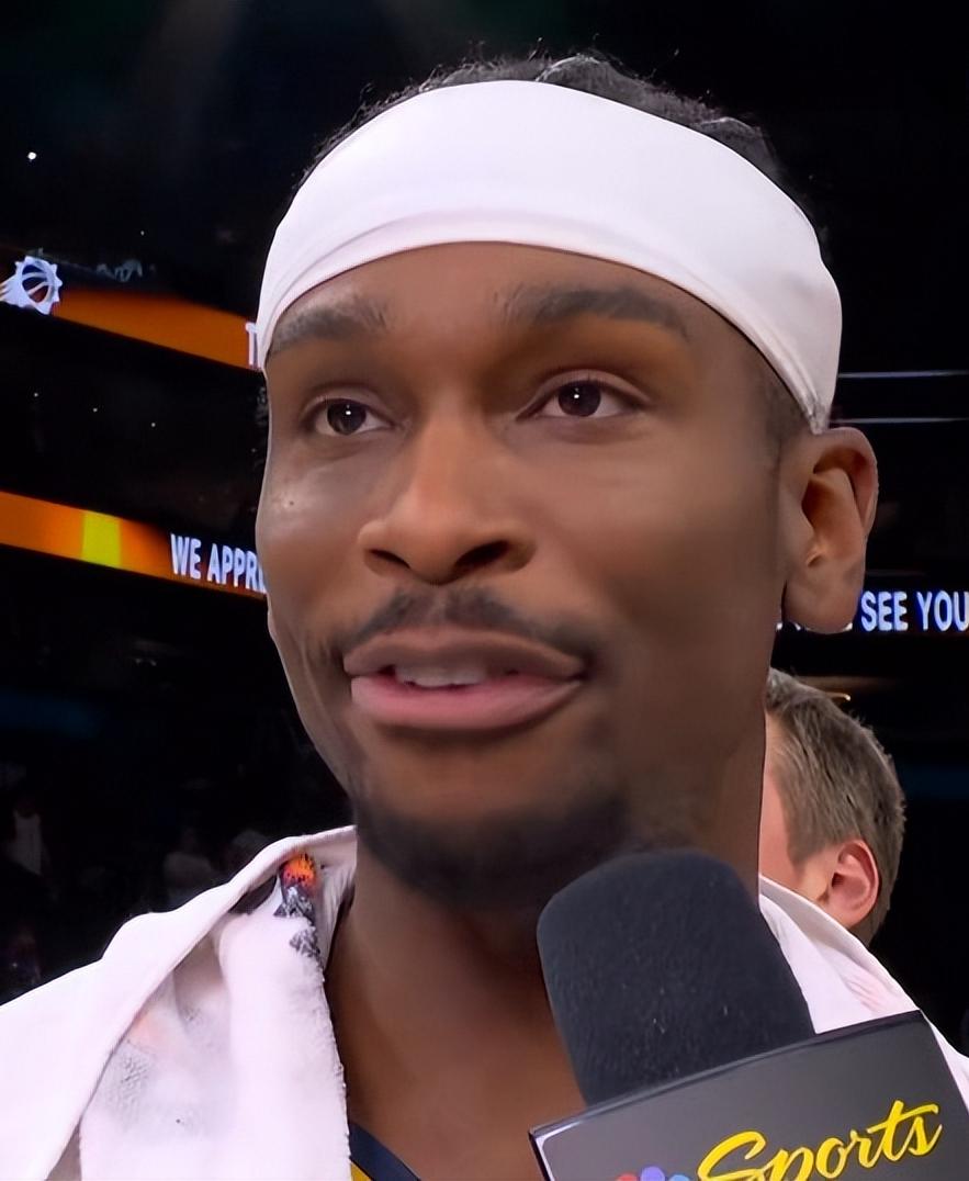 亚历山大首轮季后赛数据：

——G1，25分4篮板7助攻
——G2，37分5篮板