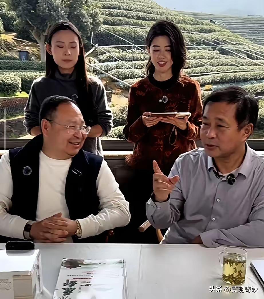 流浪大叔沈巍先生带货茶叶，说实话看到他带货的直播间，还是感觉有那么一点惋惜。
 