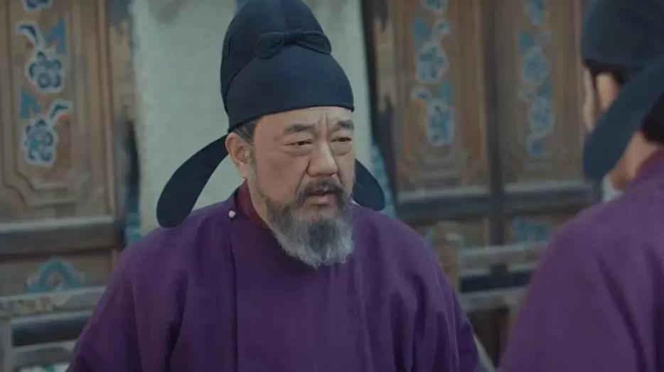 史书骂冯道无耻至极、奸佞之首，百姓却尊称他冯青天。

他留下的“但行好事莫要问前