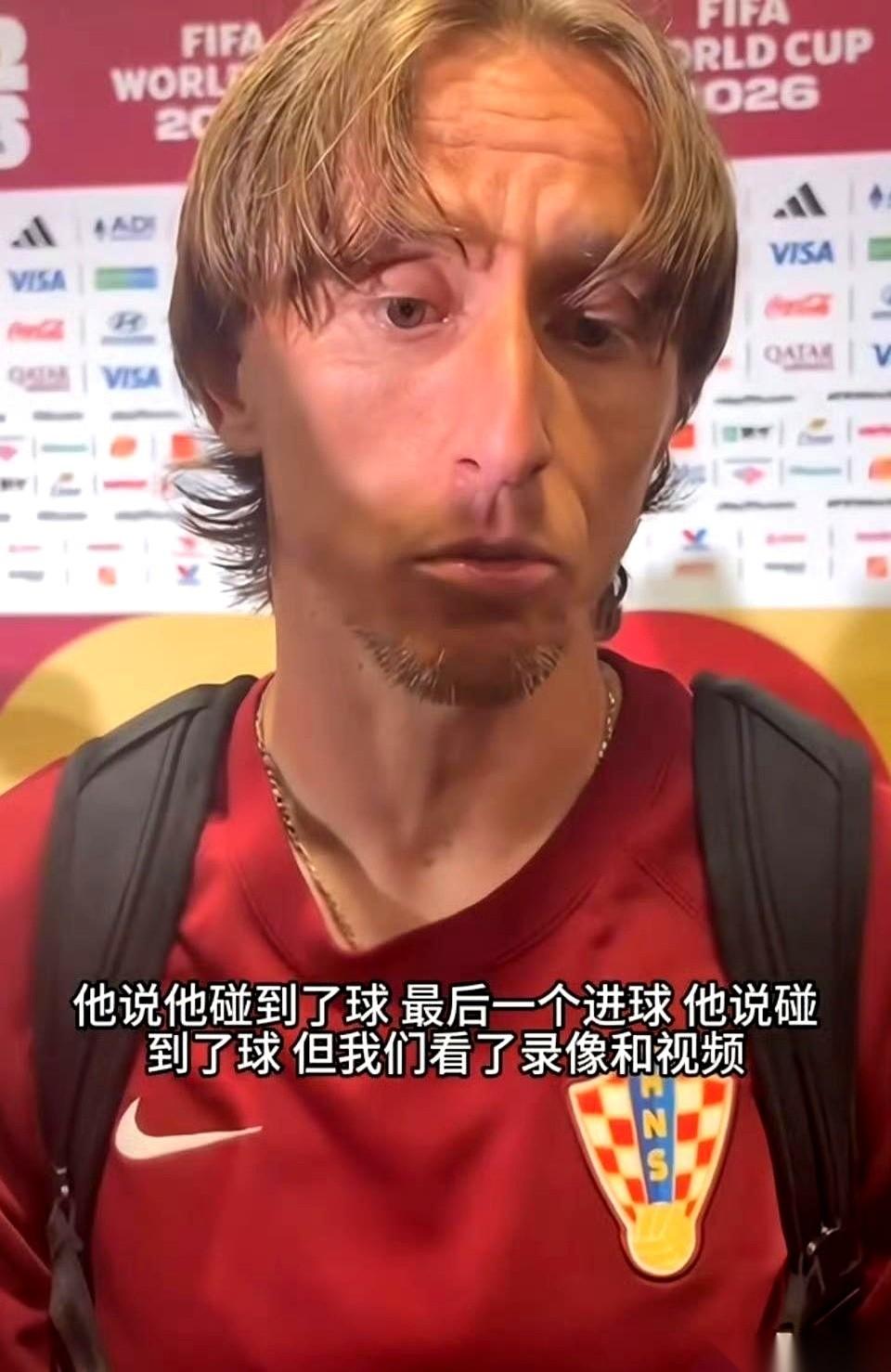 终场哨响前，格瓦迪奥尔一脚绝平，皮球应声入网。克罗地亚替补席炸了，所有人冲向角旗