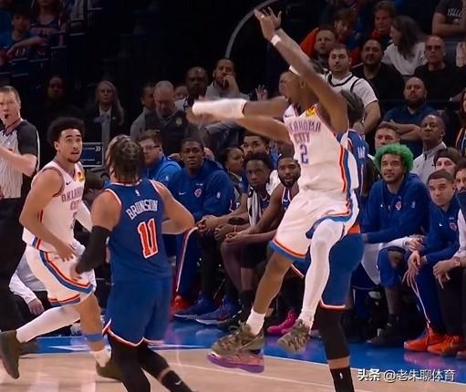 不用担心！手感不好，就在罚球线上找回来！
今天雷霆队对阵尼克斯的比赛中，亚历山大