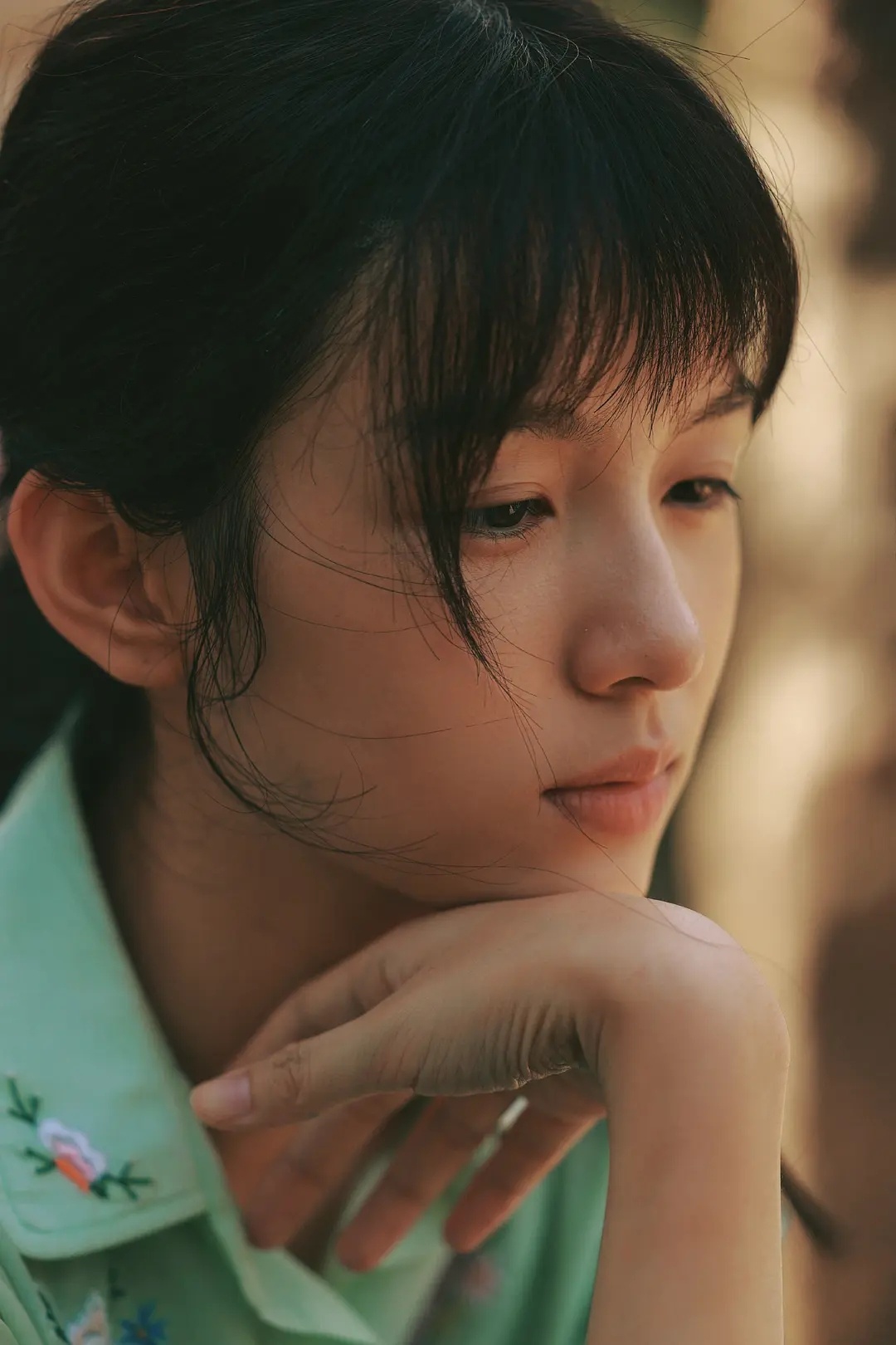 周也这个造型真的好土啊，没人觉得吗？ 