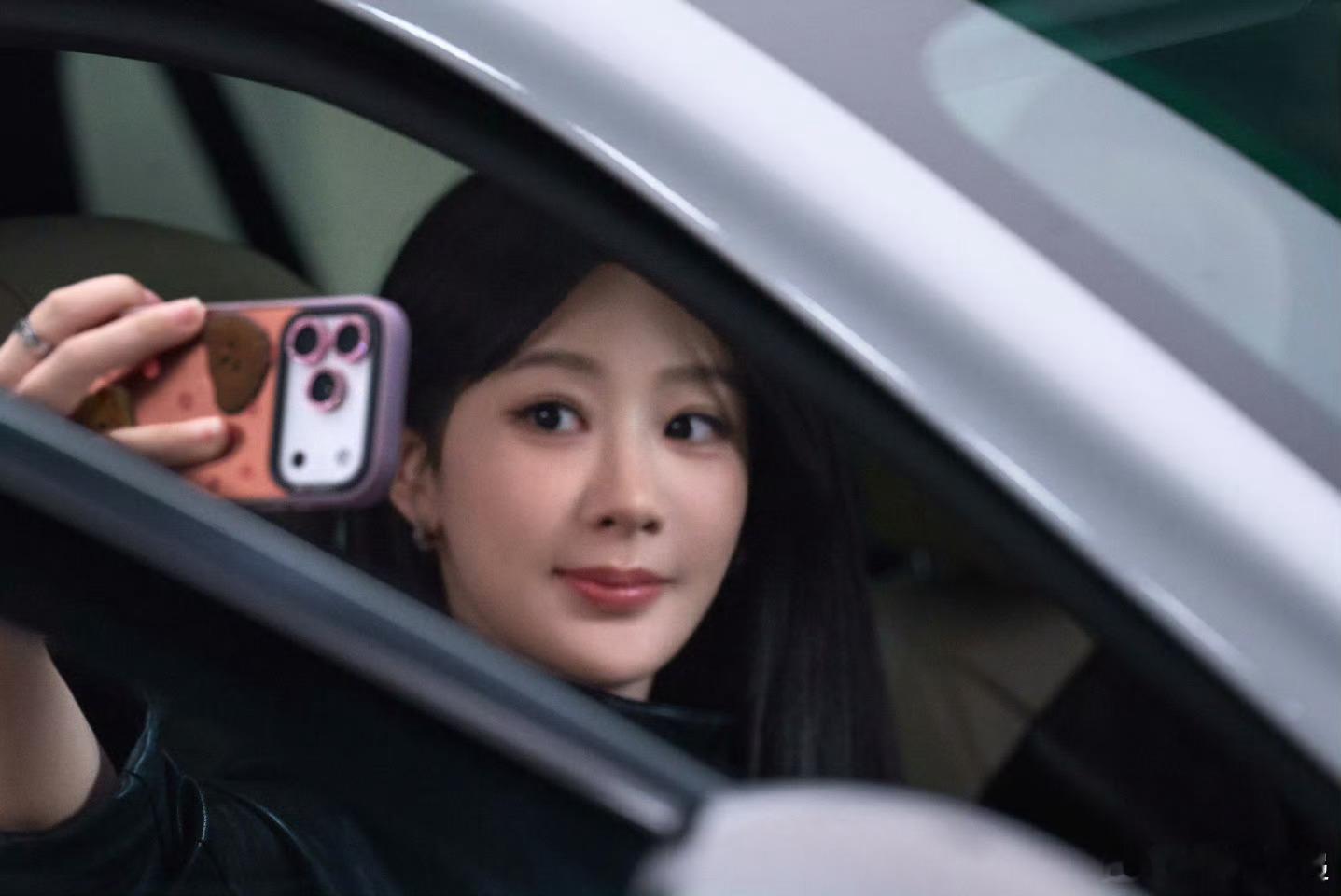 杨紫兜风时间到杨紫出发兜风 挺好的 