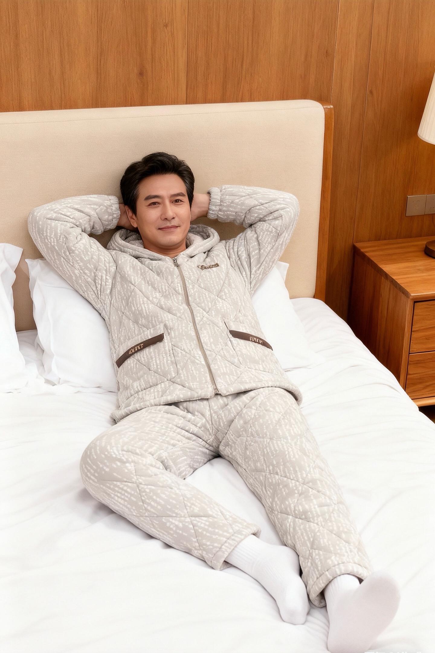 谁懂啊！给老爸买的睡衣被全家夸了——不花哨但质感够，连帽款方便又暖和...