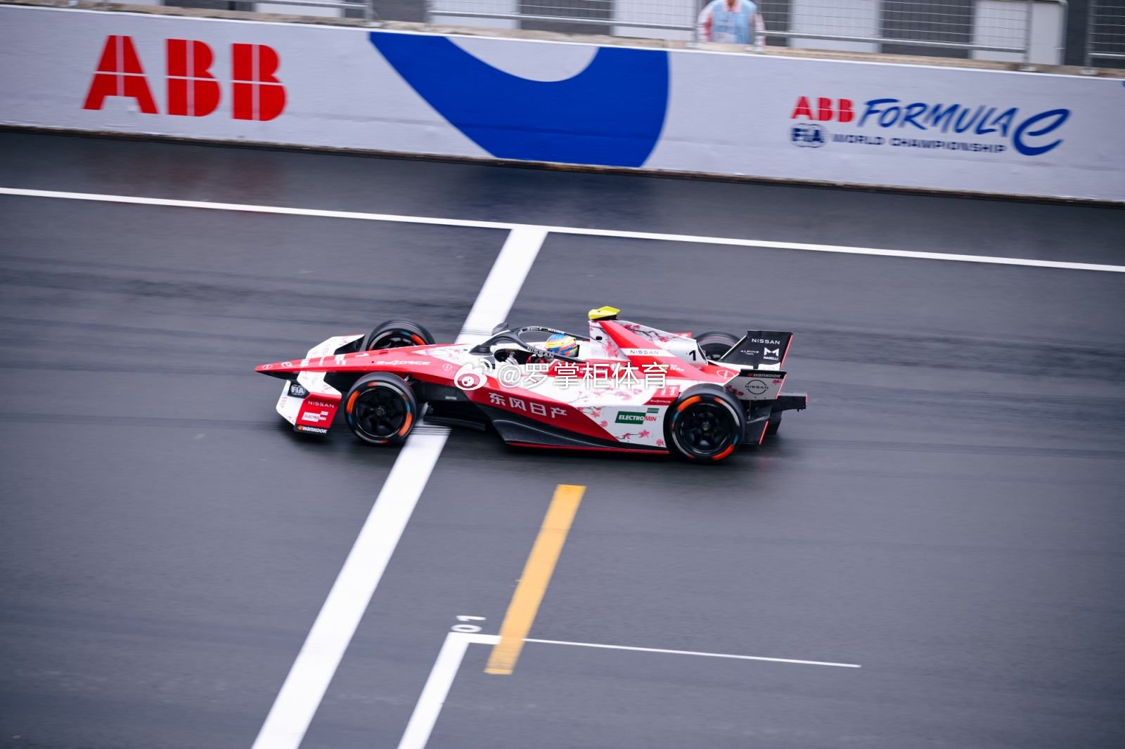 日产赛道电驱体验官   在FE电动方程式上海站比赛中，日产FormulaE车队携